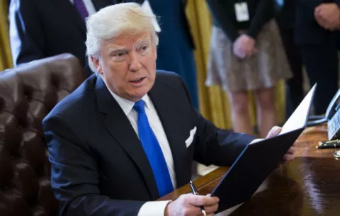 Trump actuará ya en seguridad fronteriza y la inmigración 