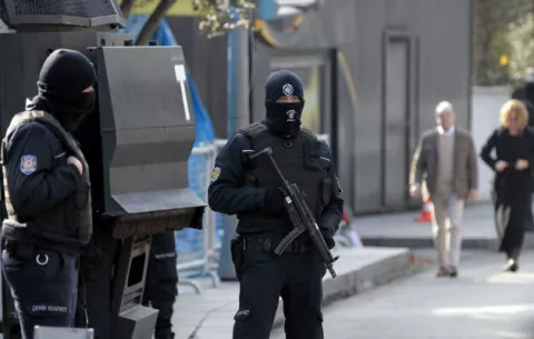 El autor del atentado terrorista de Estambul se cambió de ropa antes de huir