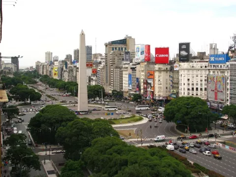 Gobierno argentino dice que economía crecerá por encima de cálculos del FMI