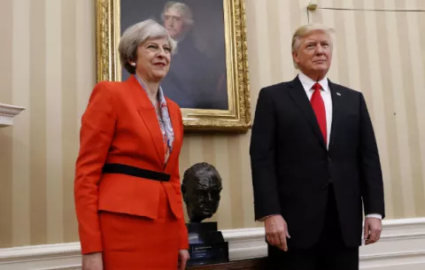 La primera ministra británica llega a la Casa Blanca para reunirse con Trump