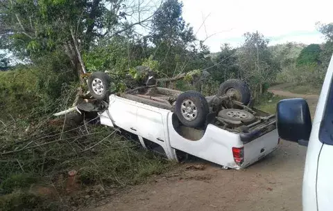 Dos heridos deja vuelco en carretera hacia Calidonia de Soná