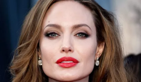 Jolie revive romance
