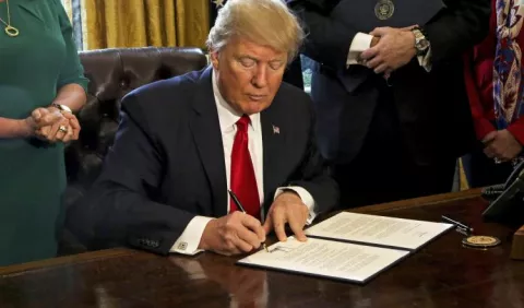 Era Trump arranca con una leve subida del desempleo al 4.8% 