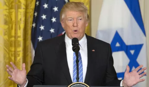 Trump arremete contra inteligencia y la  prensa