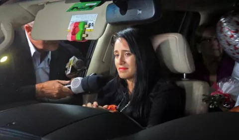 Azafata que sobrevivió al accidente aéreo de Lamia aún vive un drama