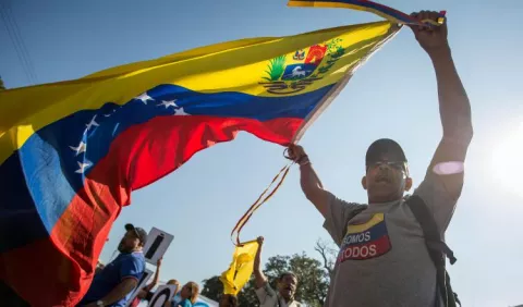 Leopoldo López moviliza a sus simpatizantes y a adversarios en Caracas