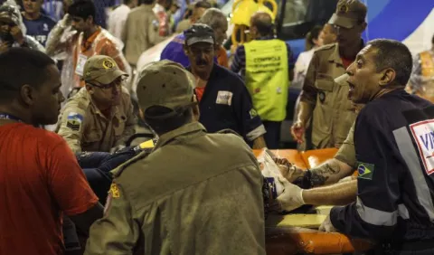 Unos 20 heridos  en el sambódromo de Río