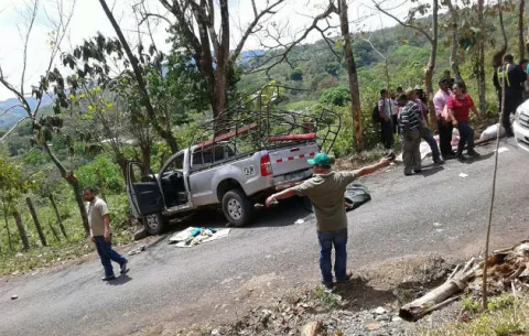 Tragedia: Tres muertos y varios heridos por vuelco en la Comarca Ngöbe-Buglé 