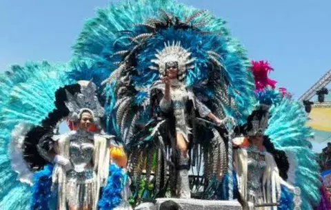 Gozadera en segundo día de mojadera en Las Tablas 