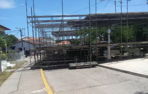 Supervisan la instalación de tarimas para el carnaval de Penonomé 