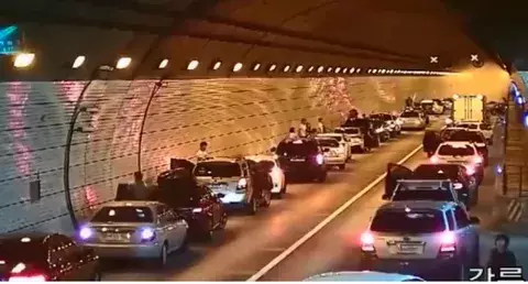 Cívico comportamiento, así reaccionan ante un accidente en Corea del Sur 