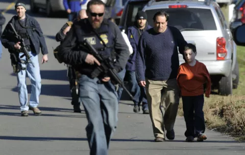 Republicanos votan para derogar restricciones de armas 