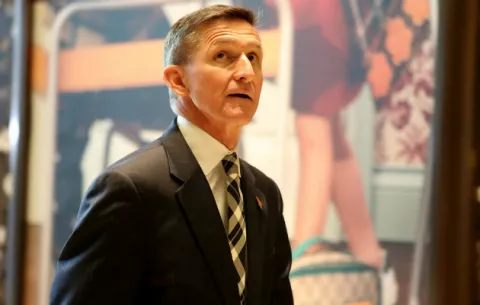 Flynn dimitió porque situación se hizo "insostenible" 