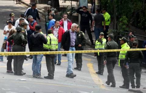 Muere uno de los policías heridos en atentado con explosivos en Bogotá