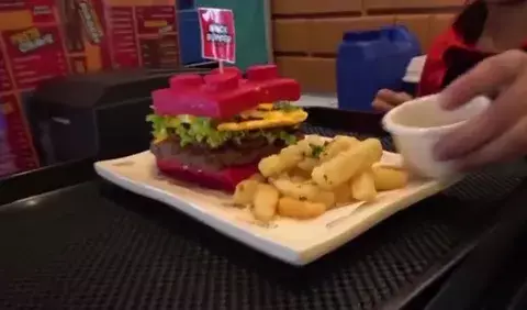 Ofrecen comida en forma de bloque para los amantes de LEGO
