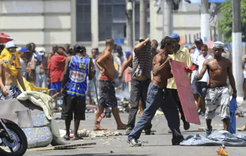 Un fotógrafo fue tiroteado en una confrontación entre la policía y drogadictos en Brasil