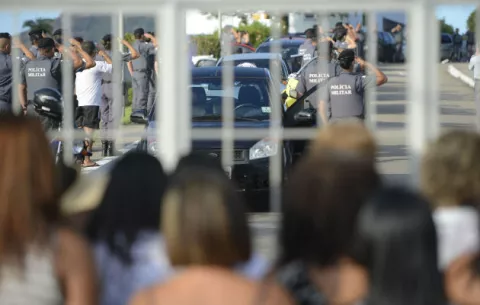 Policías de estado brasileño ignoran acuerdo con Gobierno y mantienen huelga