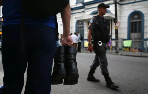 Inician proceso para despedir a 161 policías en Brasil tras huelga