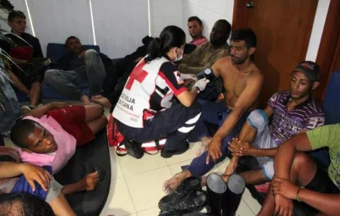 México "hace el trabajo sucio" a EE.UU. al deportar centroamericanos