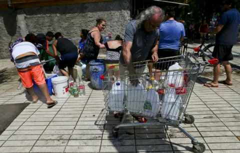 Chile enfrenta escasez de agua y 19 desaparecidos por aluviones 