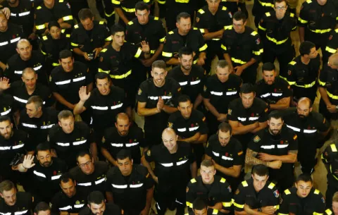 Chile agradece a bomberos de la Unión Europea por ayudar a combatir incendios