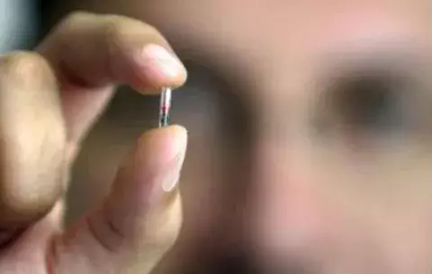 Una empresa belga implanta "chip" bajo la piel a 8 empleados voluntarios
