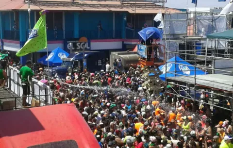 Lleno completo el primer día de Carnaval en Chitré 