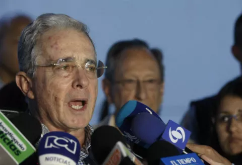 Uribismo no revocará el acuerdo con las Farc pero lo "ajustará" si gobierna