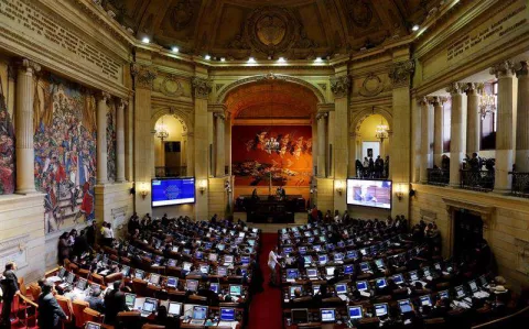 Gobierno colombiano propone ampliar a cinco años período presidencial