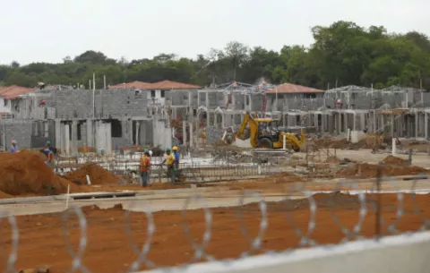 Más de un millón de dólares en aumentos injustificados de promotoras de viviendas
