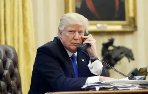 Trump defiende "duras llamadas" a otros líderes internacionales