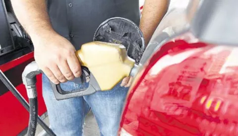 Precios de combustibles registran leve disminución