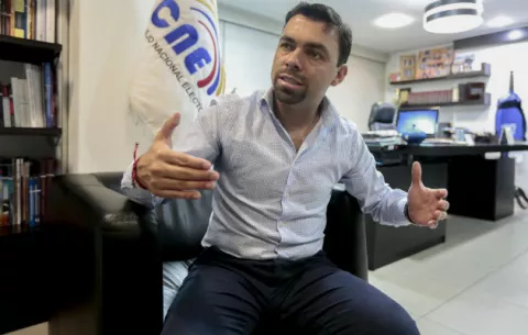 Candidatos en Ecuador agitan las calles y las redes en últimos días de campaña