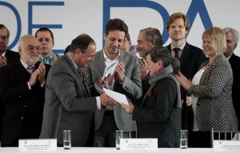 Gobierno de Colombia y el ELN inauguran proceso de paz en Quito 