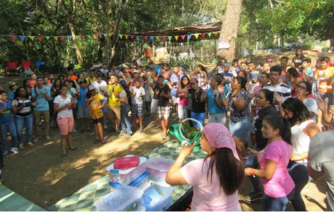 Jóvenes prefieren encuentro con Dios a carnavalear en Pesé
