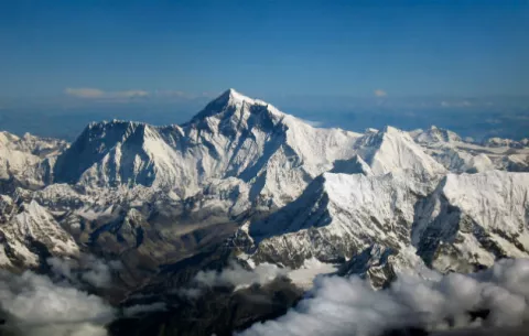 Intentarán que el wifi llegue al Everest en seis meses