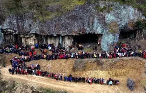 Una foto familiar con 500 personas se vuele viral 