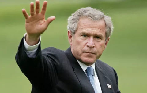 George W. Bush defiende el papel de la prensa para denunciar abusos de poder