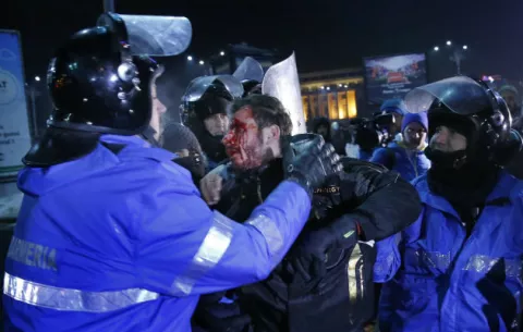 Gobierno rumano defiende despenalizar corrupción pese a protestas masivas