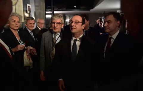 Un disparo accidental durante un discurso de Hollande hiere a dos personas