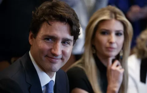 Polémica por foto de Ivanka Trump en el escritorio del presidente en el Despacho Oval