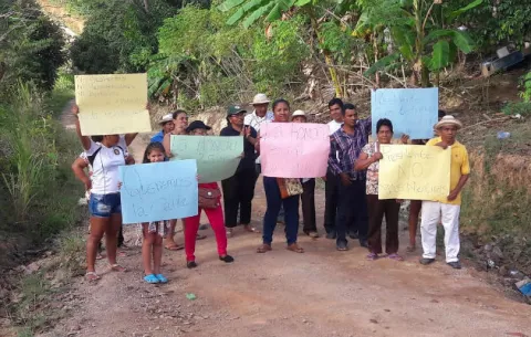 Exigen que cumplan con construir carretera en La Honda, en La Pintada 