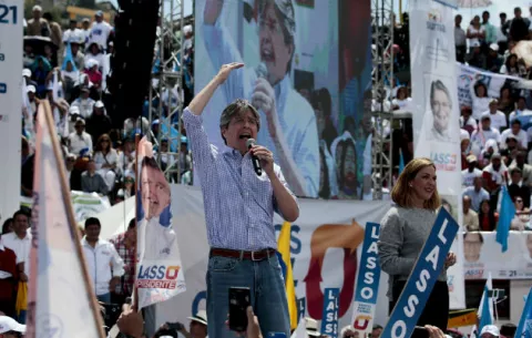 Candidato presidencial quiere la salida de Assange de la embajada ecuatoriana