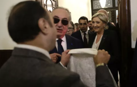 Líder musulmán libanés rechaza recibir a Le Pen por no usar velo