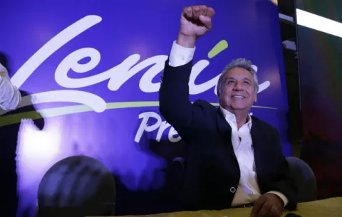 Diferencias en sondeos dilatan incertidumbre en crucial elección en Ecuador