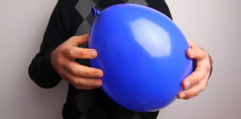Explotar un globo puede causar daños irreparable a tu oído según la Universidad de Panamá