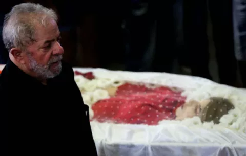 Decenas de políticos de izquierda despiden a la esposa de Lula