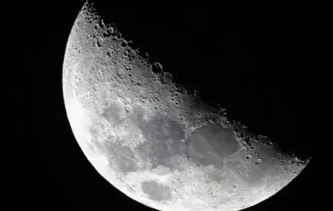 Turistas espaciales podrán sobrevolar la Luna dentro de 5 años, según Rusia
