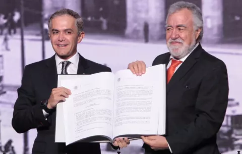 Ciudad de México promulga su primera Constitución 