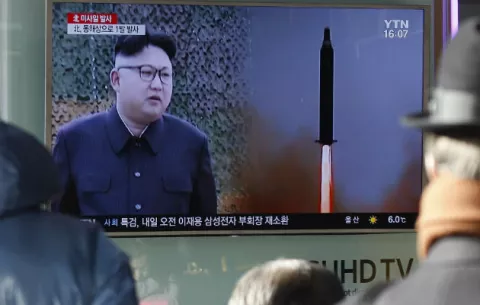 Corea del Norte celebra lanzamiento de misil entre amenazas de sanciones